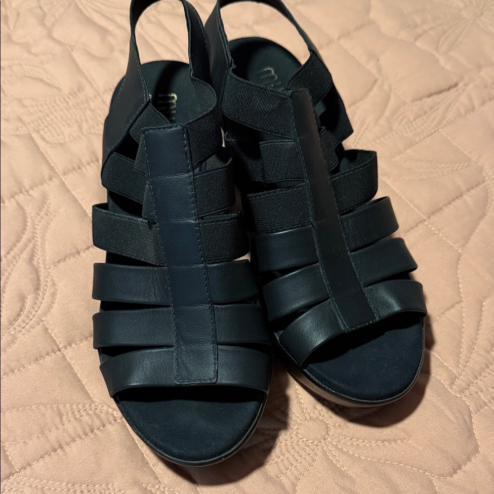 Munro Black Strappy Sandals